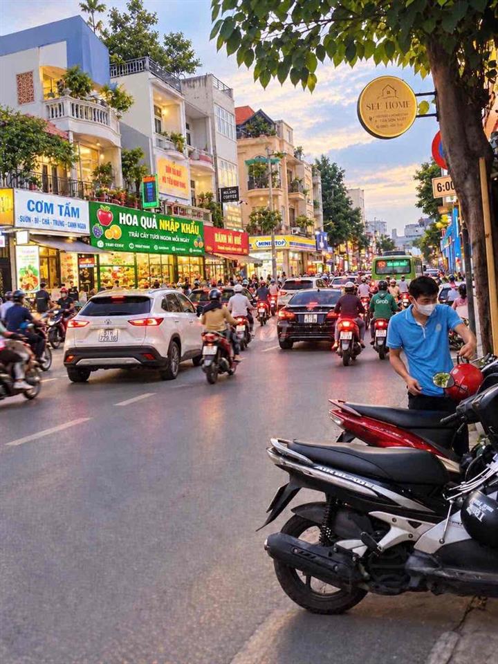 Sang gấp quán phở, cơm văn phòng cạnh sân bay Tân Sơn Nhất
