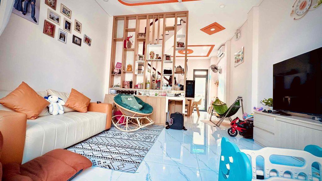 Chuyển công tác cần bán Nhà Quận 9 - Cách Q1 15km - Liền kề VinHome