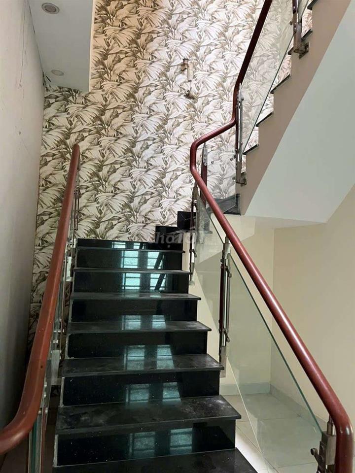 Bán nhà mặt tiền Hóc Môn