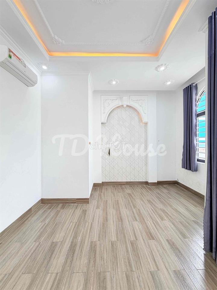 Nhà 1 Trệt 2 Lầu 4 Phòng Ngủ Full Nội Thất Gần ĐH Y Dược