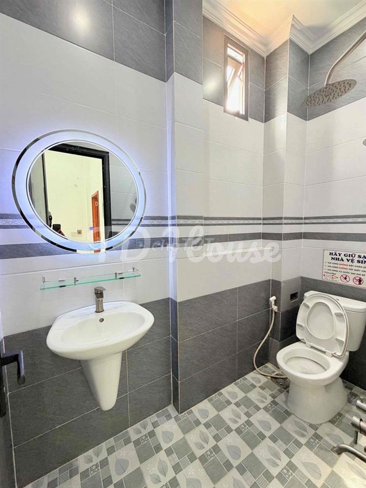 Nhà 1 Trệt 2 Lầu 4 Phòng Ngủ Full Nội Thất Gần ĐH Y Dược