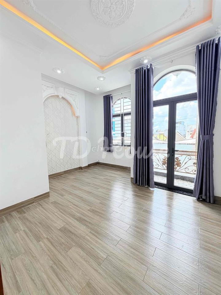 Nhà 1 Trệt 2 Lầu 4 Phòng Ngủ Full Nội Thất Gần ĐH Y Dược