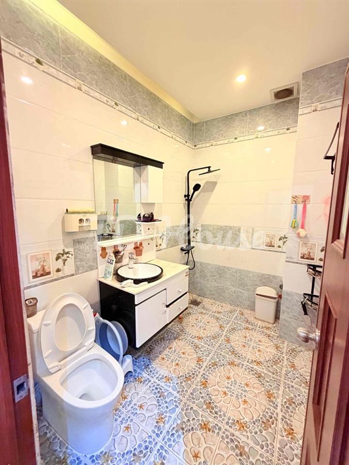 Cho thuê nhà Trệt Lửng 2 Lầu mặt tiền Trần Hoàng Na. đoạn cầu Trần Hoà