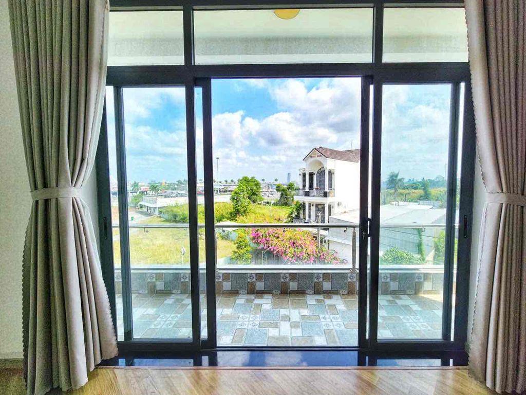 Cho Thuê Nhà 1 Trệt 3 Lầu Góc 2 Mặt Tiền KDC Hồng Loan