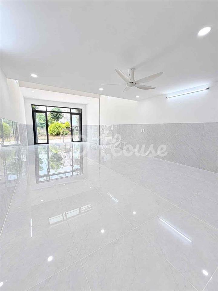 Cho Thuê Nhà Trệt 1 Lửng 1 Lầu Khu Dân Cư 586 Gần Bệnh Viện Hoàn Mỹ