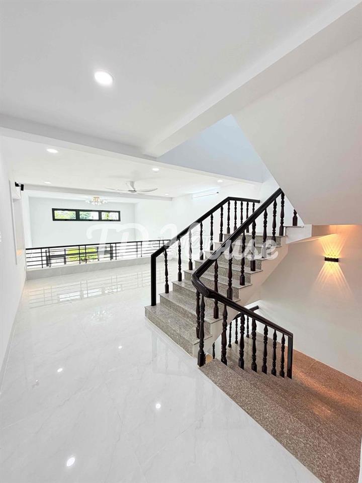 Cho Thuê Nhà Trệt 1 Lửng 1 Lầu Khu Dân Cư 586 Gần Bệnh Viện Hoàn Mỹ