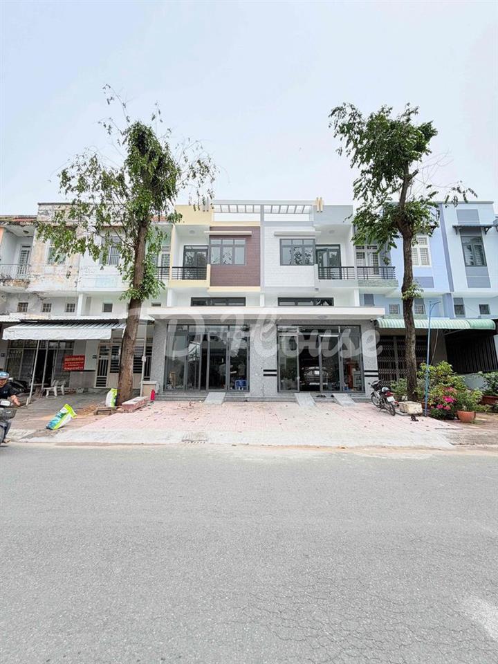 Cho Thuê Nhà Trệt 1 Lửng 1 Lầu Khu Dân Cư 586 Gần Bệnh Viện Hoàn Mỹ
