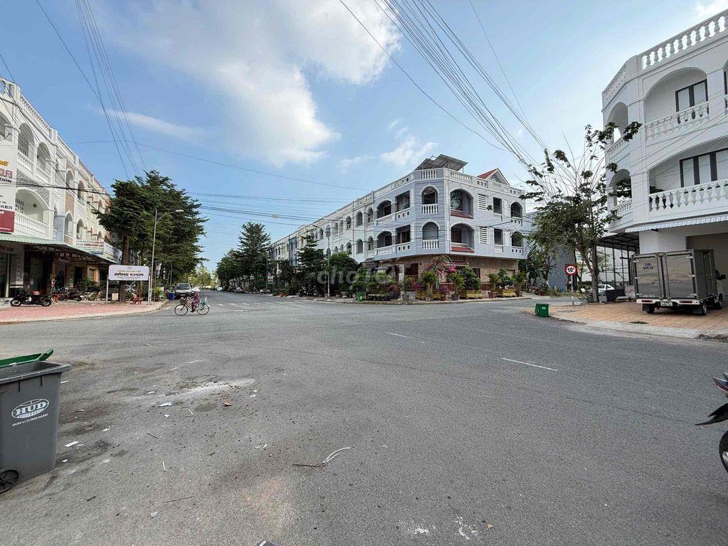 Cho Thuê Nhà 1 Trệt 2 Lầu Sân Thượng Trục Chính Khu Dân Cư Văn Hoá Tây