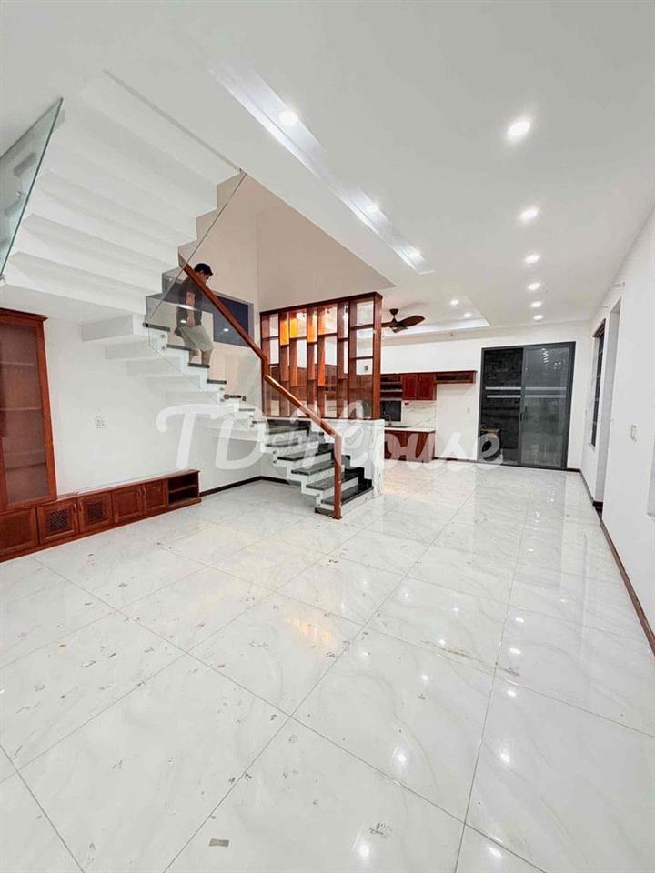 Cho Thuê Nhà 1 Trệt 2 Lầu Sân Thượng Mặt Tiền Nguyễn Văn Lưu KDC Nam L