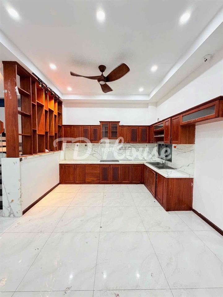 Cho Thuê Nhà 1 Trệt 2 Lầu Sân Thượng Mặt Tiền Nguyễn Văn Lưu KDC Nam L
