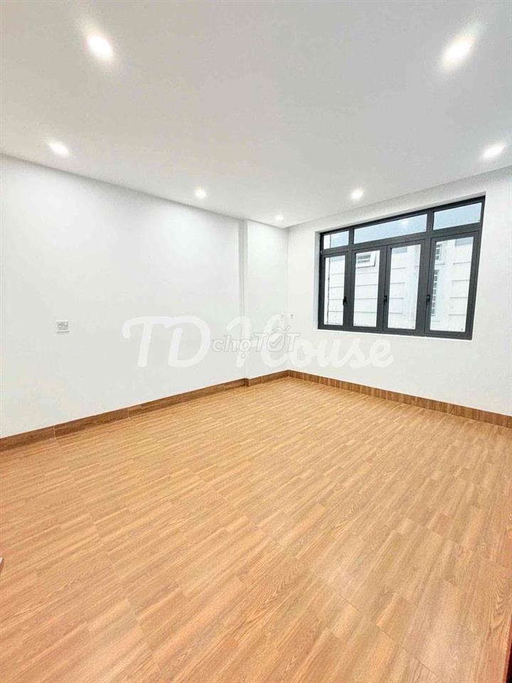Cho Thuê Nhà 1 Trệt 2 Lầu Sân Thượng Mặt Tiền Nguyễn Văn Lưu KDC Nam L