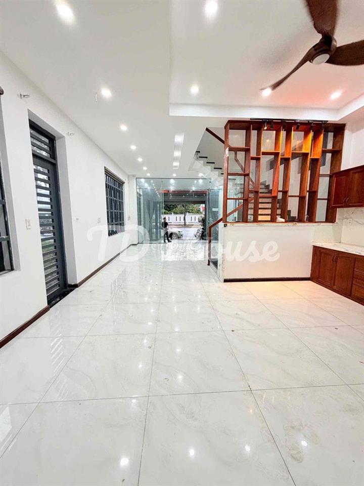 Cho Thuê Nhà 1 Trệt 2 Lầu Sân Thượng Mặt Tiền Nguyễn Văn Lưu KDC Nam L