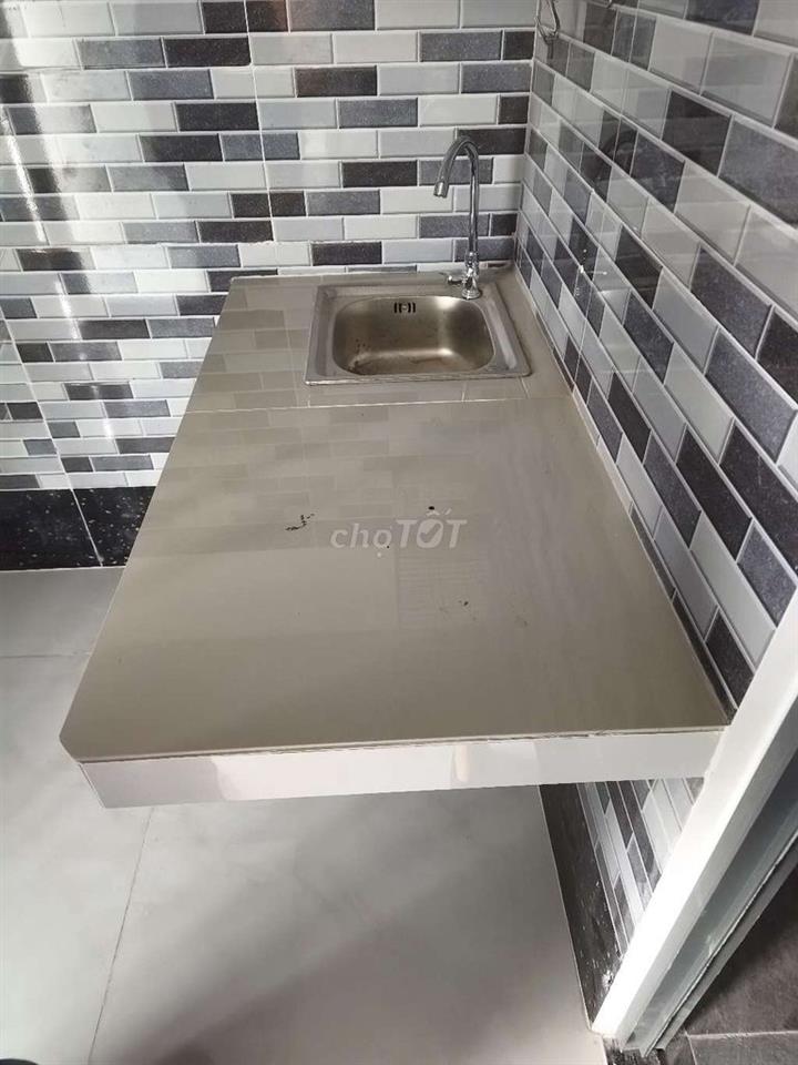 Căn studio ban công riêng, thang máy, nhà mới hoàn toàn cách metro 50m