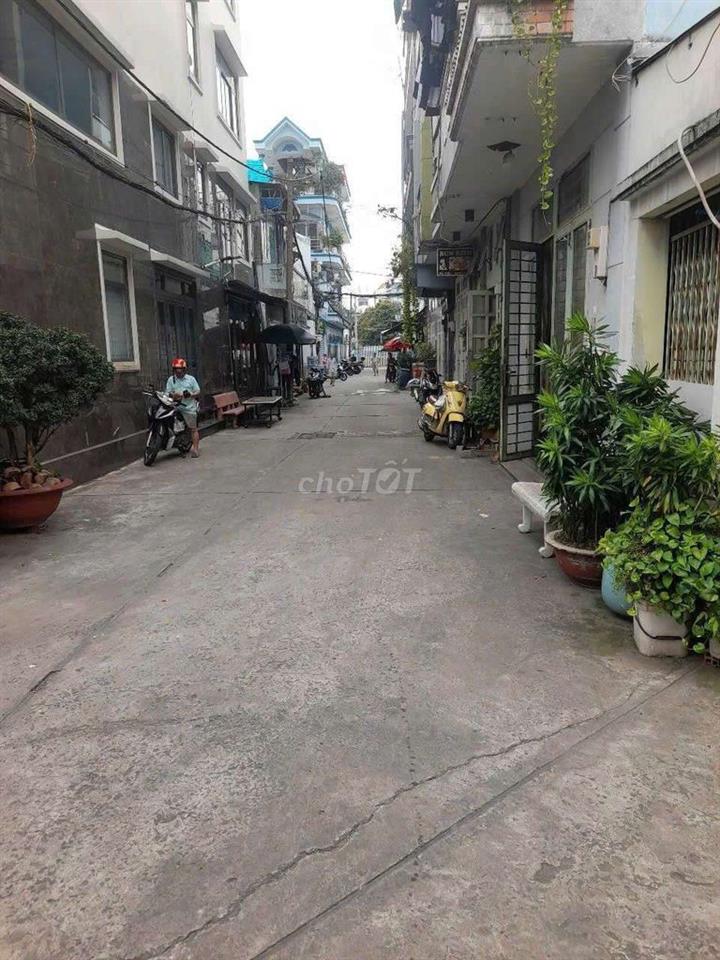 Nhà hẻm xe hơi Trường Chinh q12 dt 4x20m 2 lầu