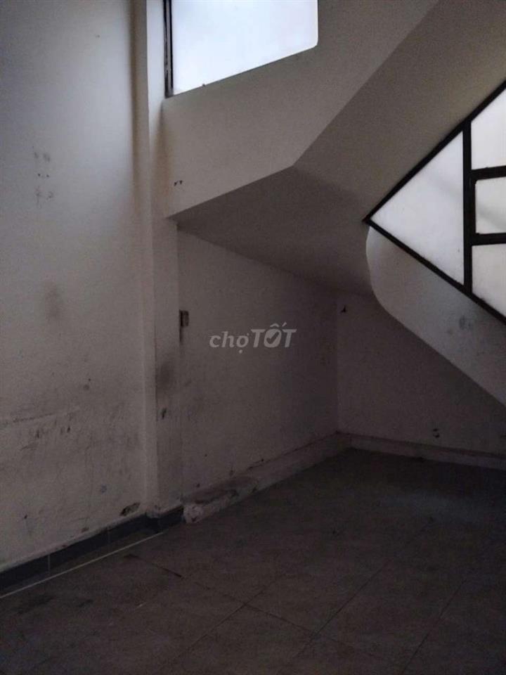 Nhà hẻm xe hơi Trường Chinh q12 dt 4x20m 2 lầu