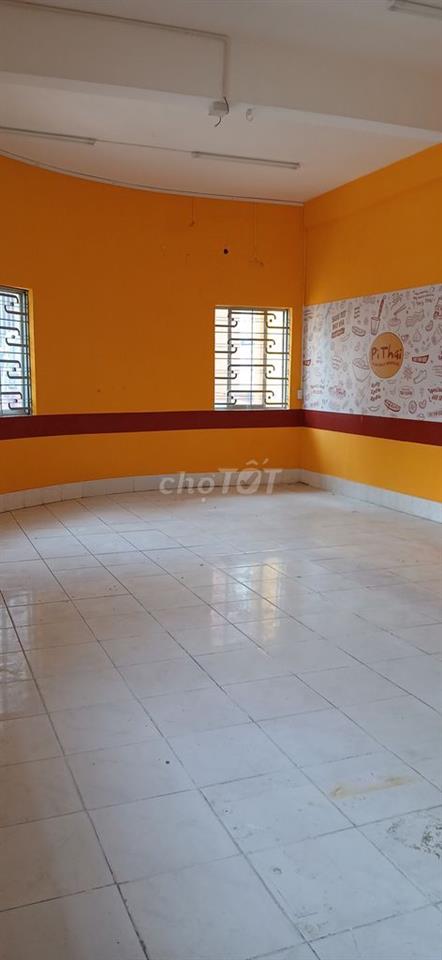 Cho thuê căn góc 2 mặt tiền Q5