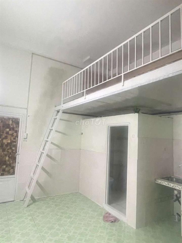 cho thuê phòng rộng rãi có gác. có máy lạnh 