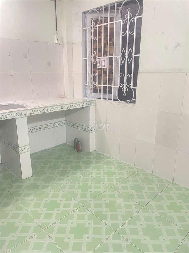 cho thuê phòng rộng rãi có gác. có máy lạnh 
