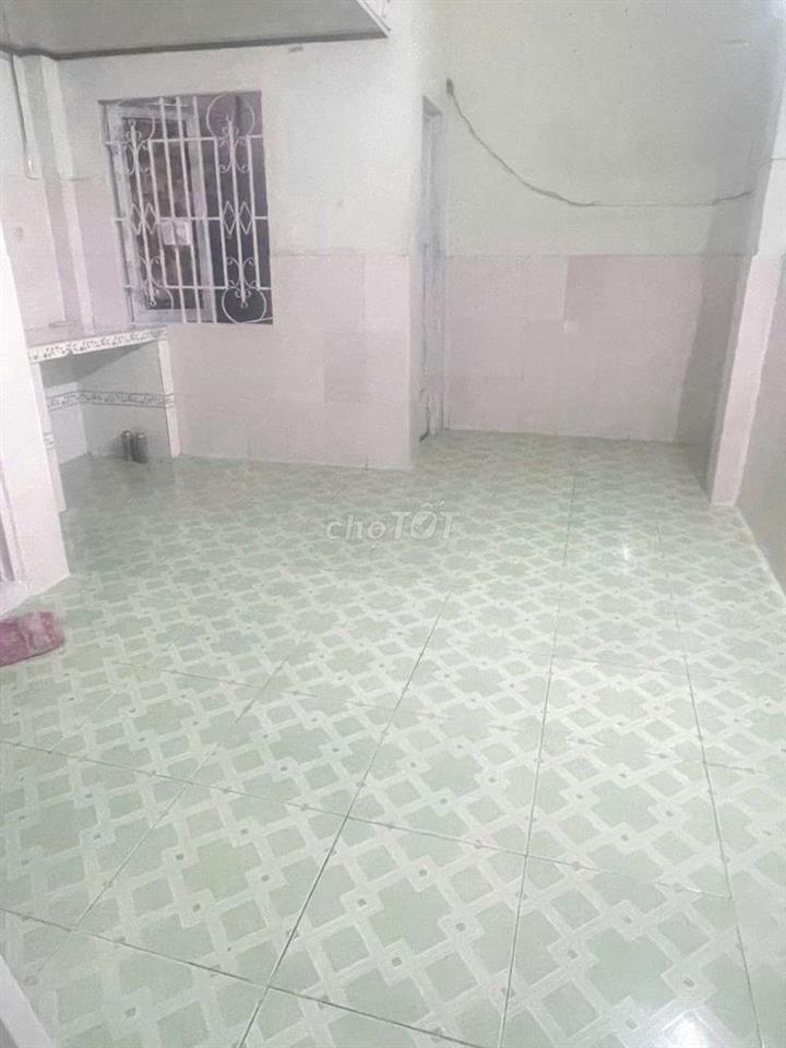 cho thuê phòng rộng rãi có gác. có máy lạnh 