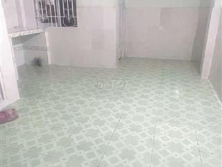 cho thuê phòng rộng rãi có gác. có máy lạnh 