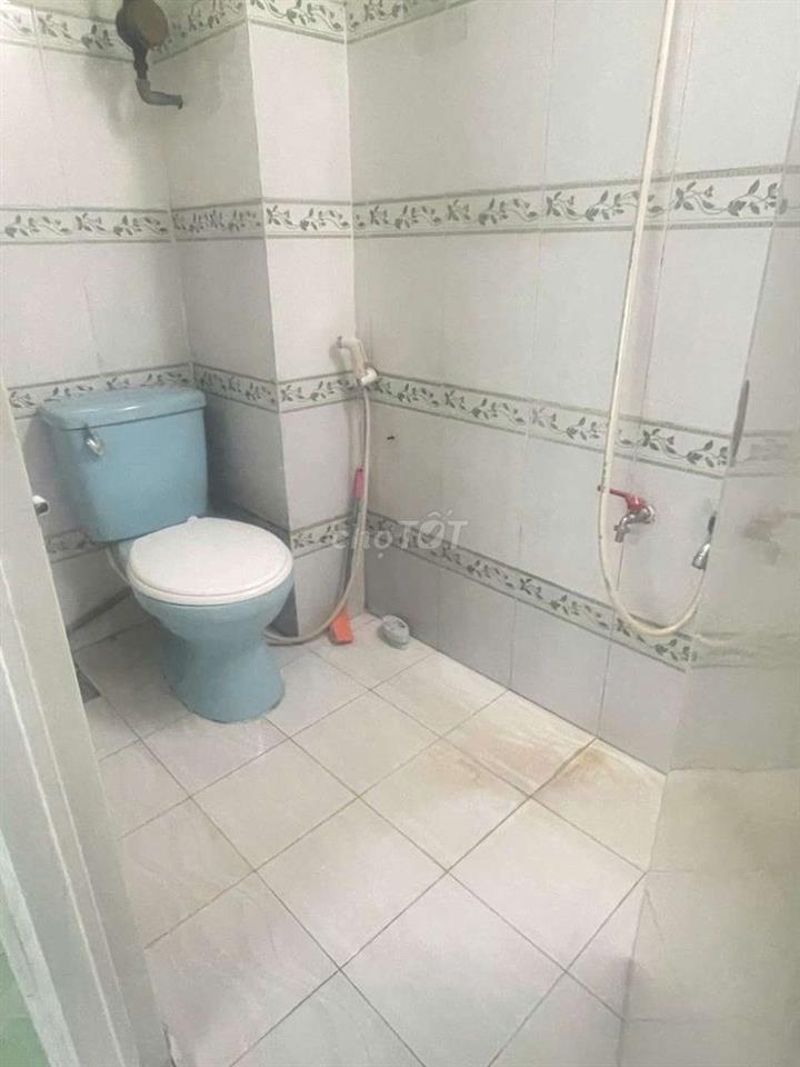 cho thuê phòng rộng rãi có gác. có máy lạnh 