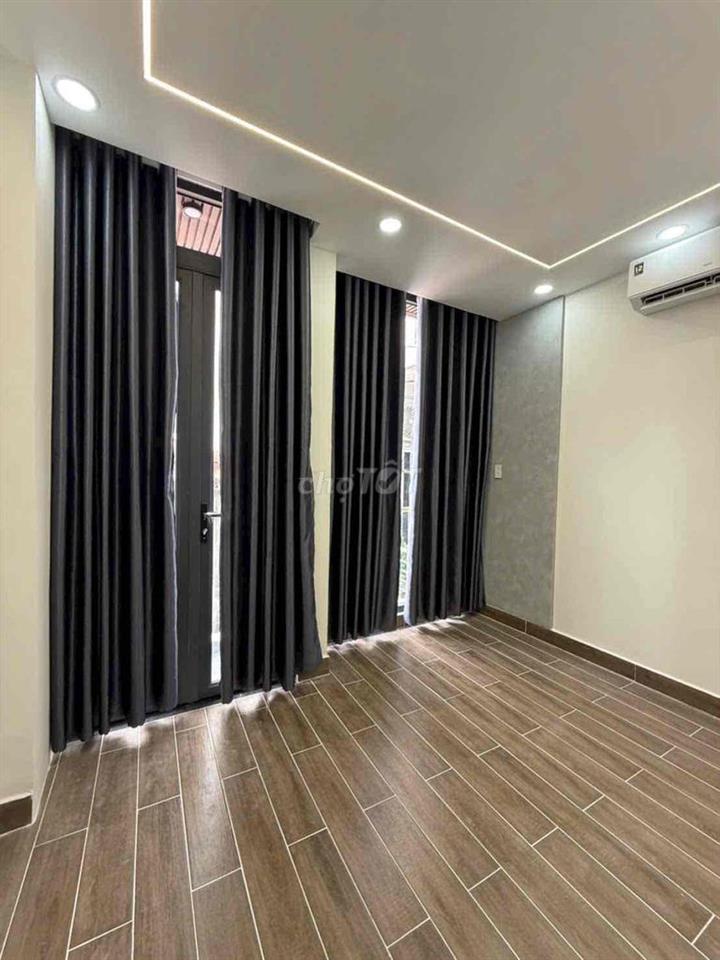 bán nhà gần nhà thờ gần chợ gần trường học tất cả trong bán kính 100 m