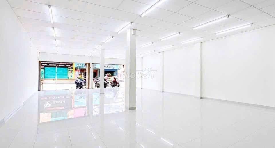 Mặt tiền Trường Chinh, Tân Bình, DT 7*20, trệt lầu, 25 triệu/ tháng