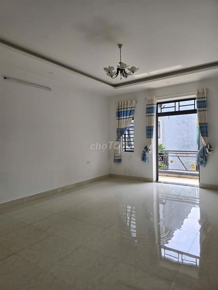 MT Huỳnh Văn Bánh, gần Lê Văn Sỹ, DT 4 x 17, trệt 2 lầu, giá 35 tr