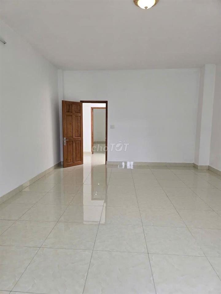 MT Huỳnh Văn Bánh, gần Lê Văn Sỹ, DT 4 x 17, trệt 2 lầu, giá 35 tr