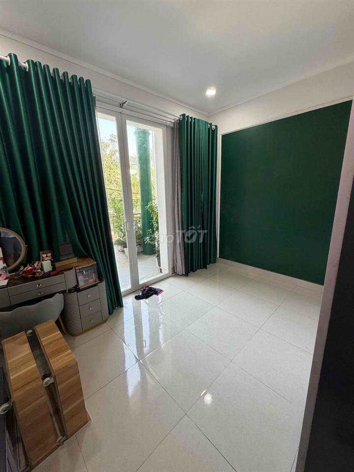 Chính chủ bán nhà đường Trần Hưng Đạo,dt 63.7m2 nhà đẹp sạch sẽ.