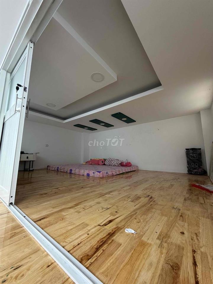 Chính chủ bán nhà đường Trần Hưng Đạo,dt 63.7m2 nhà đẹp sạch sẽ.