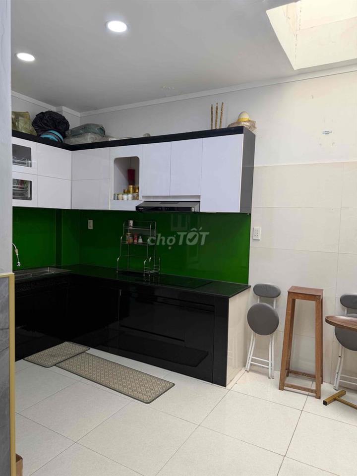 Chính chủ bán nhà đường Trần Hưng Đạo,dt 63.7m2 nhà đẹp sạch sẽ.