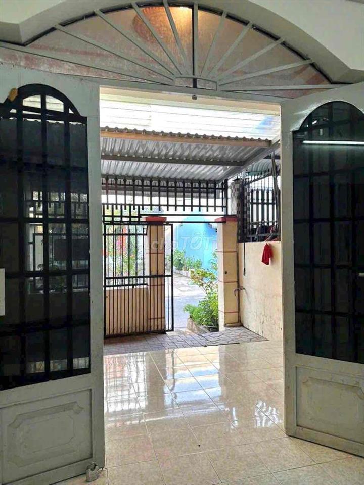 cho thuê nhà lầu 90m2 gần Nhà Thờ và Chợ Dĩ An