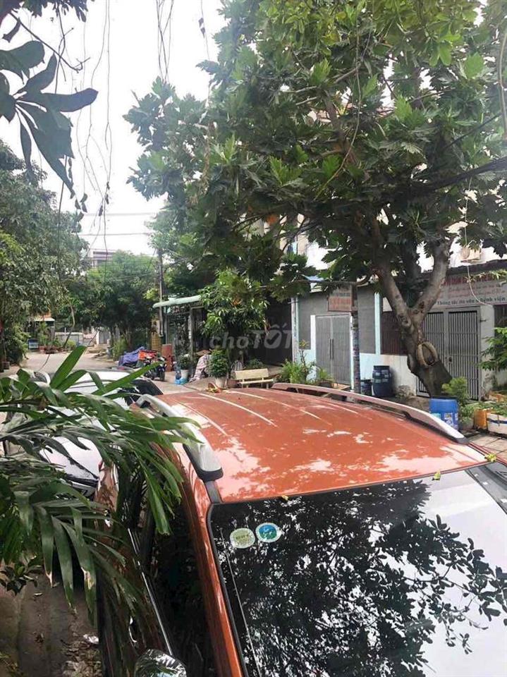 cho thuê nhà lầu 90m2 gần Nhà Thờ và Chợ Dĩ An