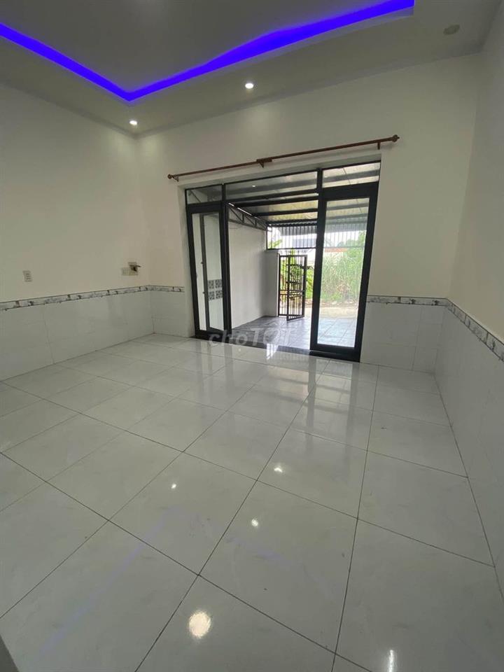 NHÀ CẤP 4 1/QL22 THỊ TRẤN CỦ CHI CŨ 100M² FULL THỔ CƯ, GIÁ 1,3 TỶ, SHR
