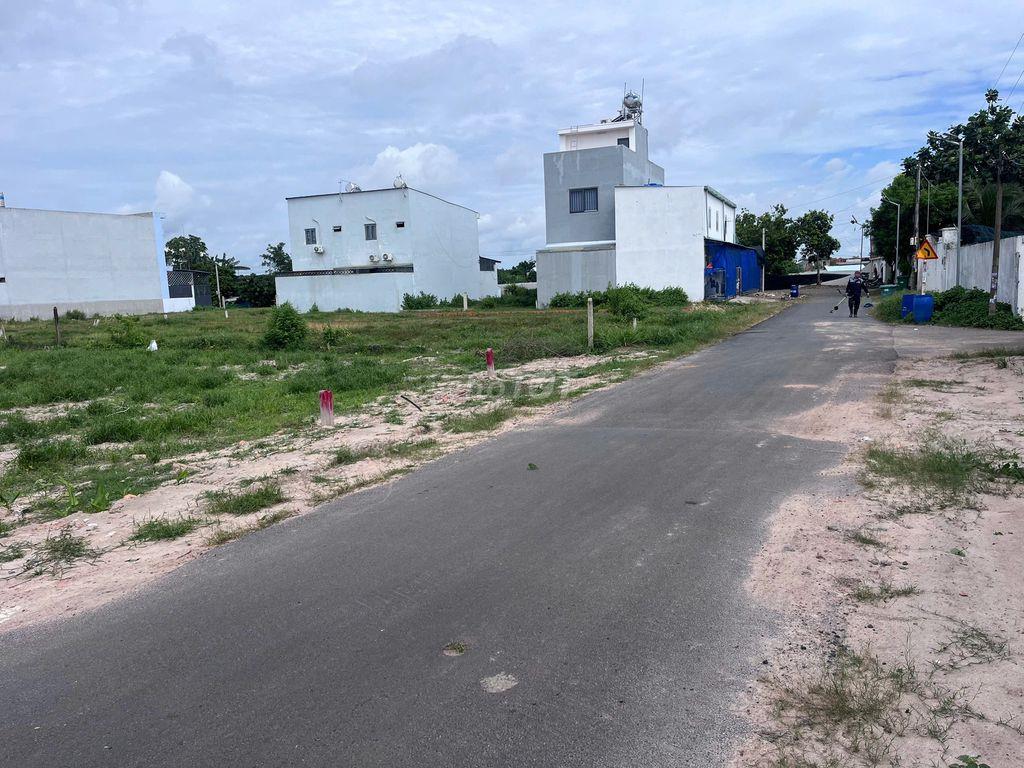 Bán Đất 188m2 Đ. Liêu Bình Hương, Tân Thông Hội, SHR, Giá 700 triệu.