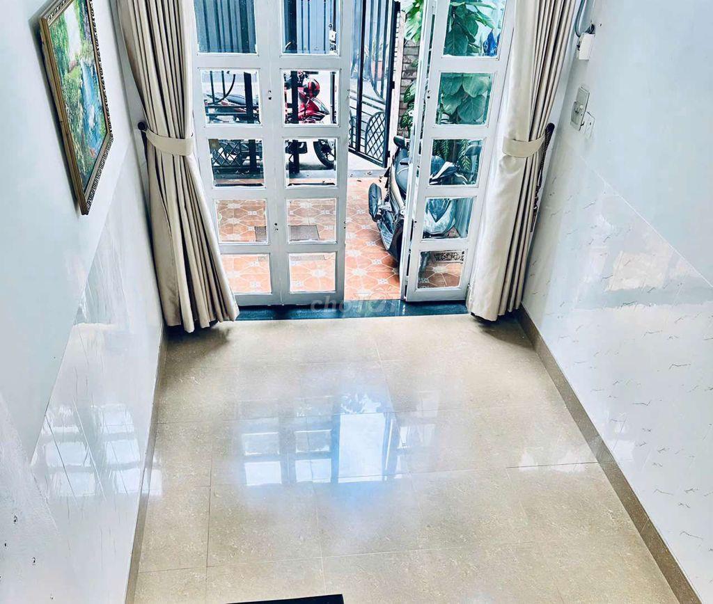 THUÊ NHÀ Cách Mạng Tháng 8.Trệt 2 lầu sân thượng,4Pn 3WC Giá 16tr