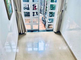 THUÊ NHÀ Cách Mạng Tháng 8.Trệt 2 lầu sân thượng,4Pn 3WC Giá 16tr