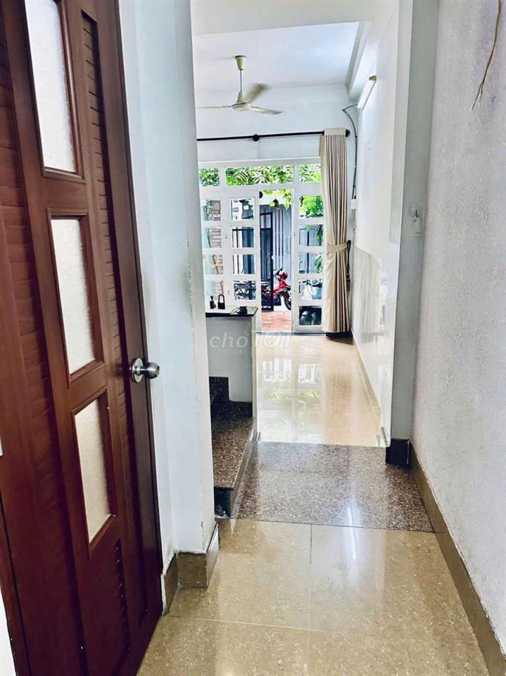 THUÊ NHÀ Cách Mạng Tháng 8.Trệt 2 lầu sân thượng,4Pn 3WC Giá 16tr