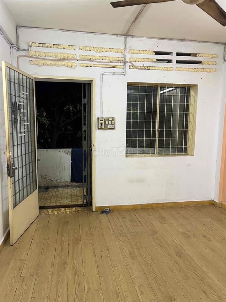 Cho thuê căn hộ Cc lầu 1 đường Trần Quang Diệu phường 13, quận 3