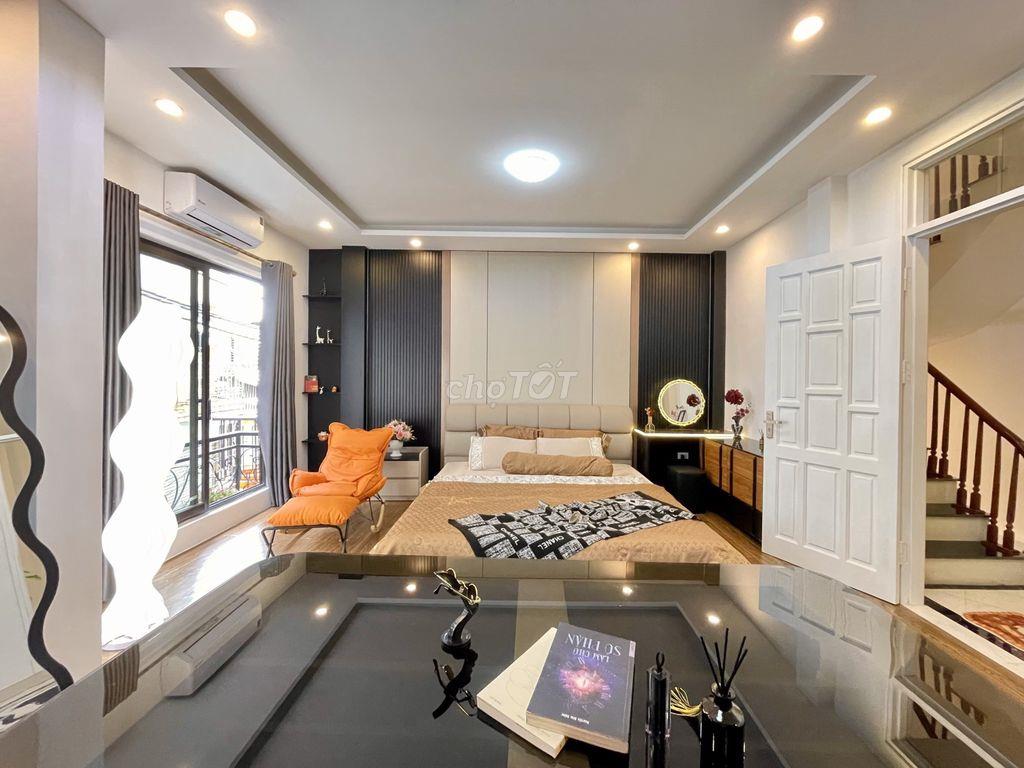 BÁN NHÀ LÔ GÓC NGUYỄN CHÍNH – HOÀNG MAI  NGÕ THÔNG  FULL NỘI THẤT 
