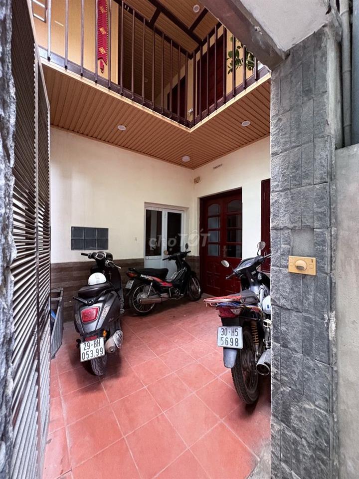 BÁN NHÀ KIM GIANG  - NHÀ ĐẸP MỚI SỬA - SÂN RIÊNG - NỞ HẬU - Ở NGAY