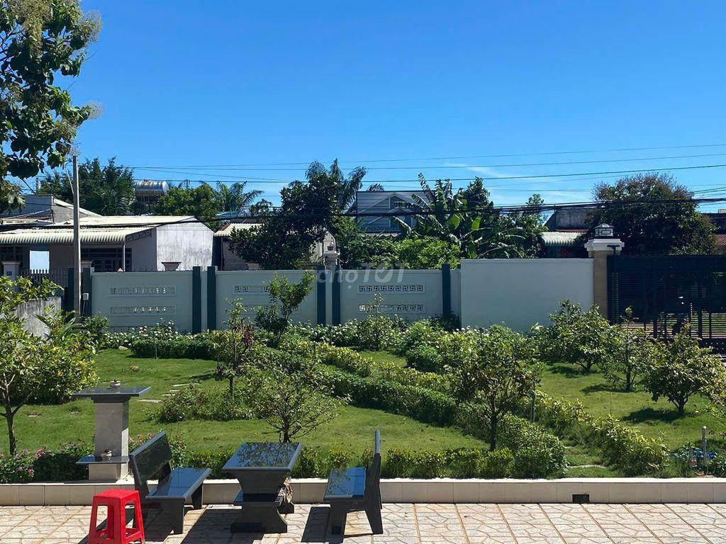 Cần bán gấp nhà vườn
