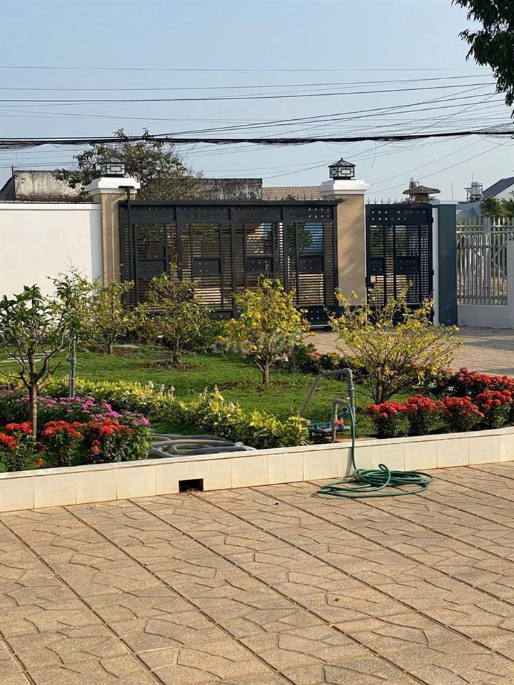 Cần bán gấp nhà vườn