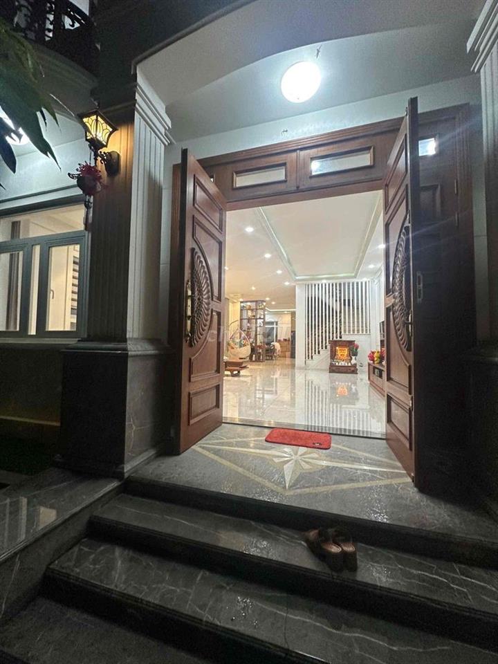 nhà biệt thự bán gấp ( ko dính quy hoạch đền bù )