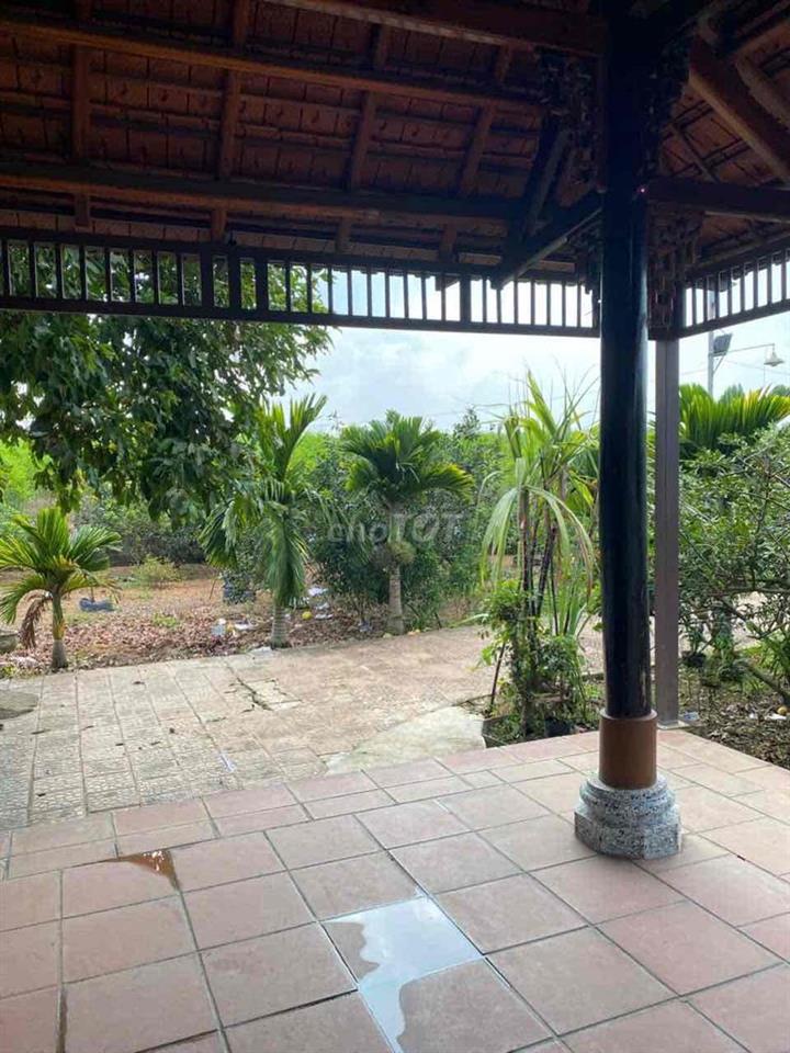 Diện tích 9.747m², khuôn viên rộng, thửa đất có nhiều mặt thoáng, phù