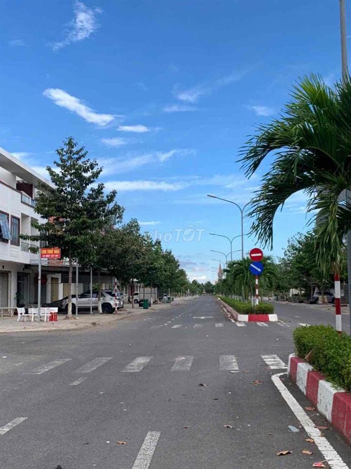 NHÀ PHỐ 3 TẦNG – KDC BÀU XÉO – TRẢNG BOM – ĐƯỜNG 18M – HOÀN CÔNG  Diện