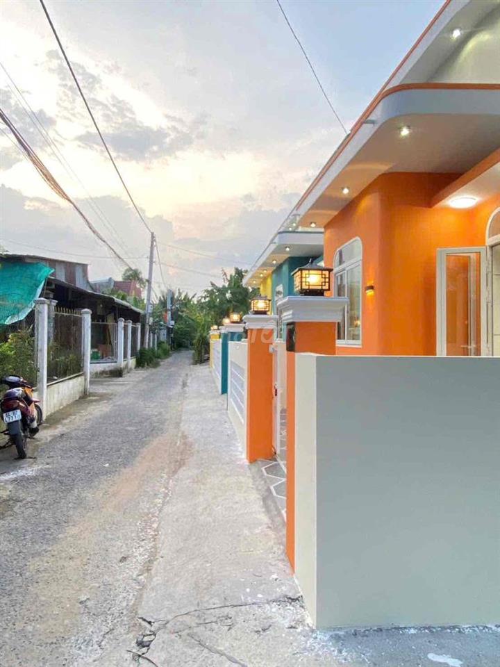 Chào bán 3 căn 3 màu : cam,xanh, vàng thuộc phường Tân Hạnh Tp Vĩnh Lo
