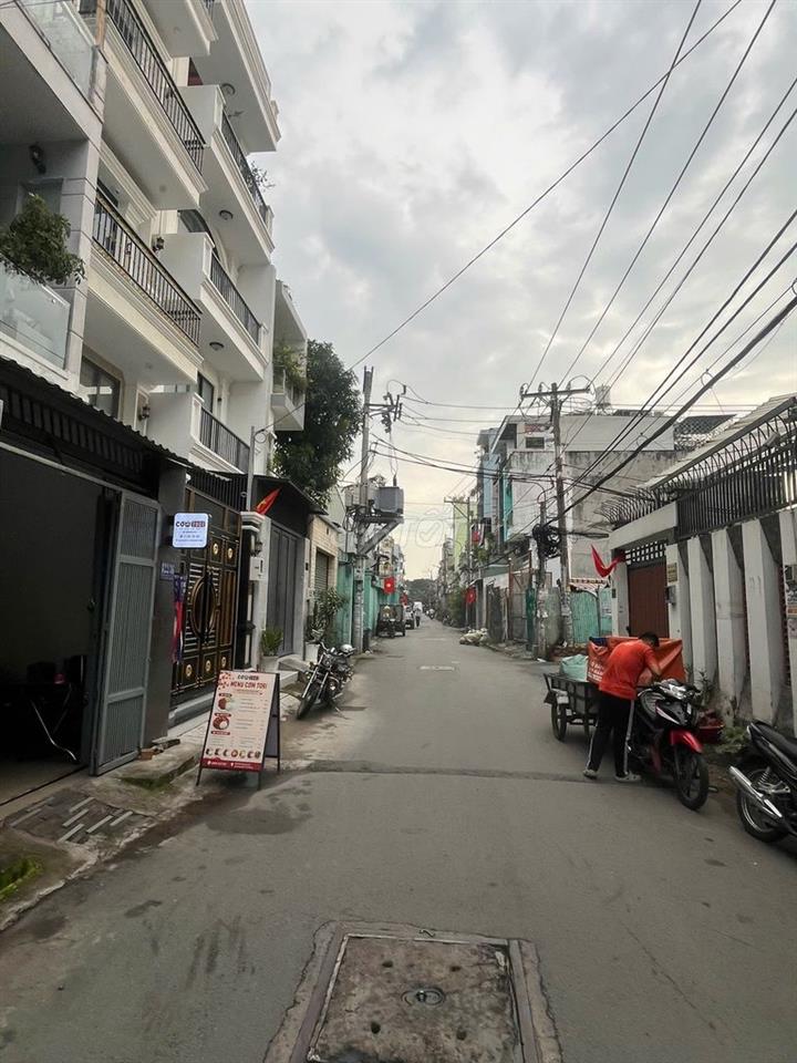 Nhà mới xây cần bán