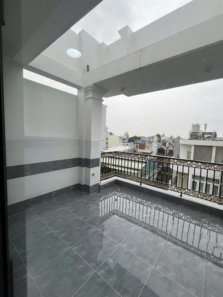 Nhà mới xây cần bán